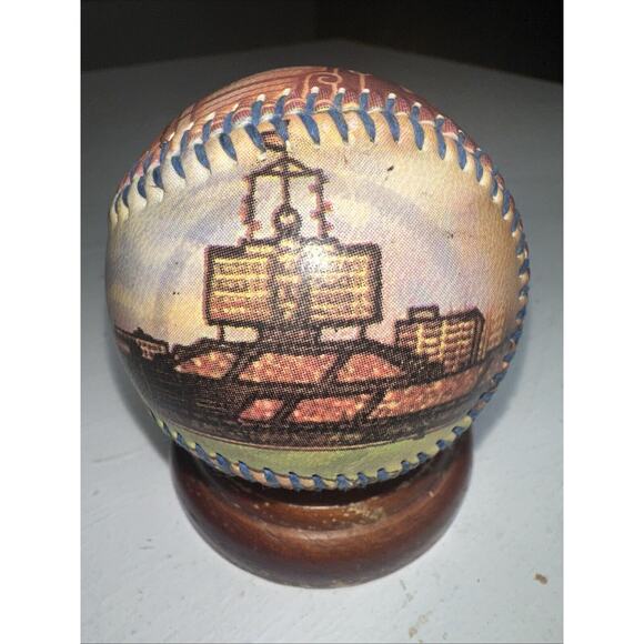 Wrigley Field Limited Edition UNFORGETTABALL Vintage Series Chicago Cubs - Picture 5 of 9